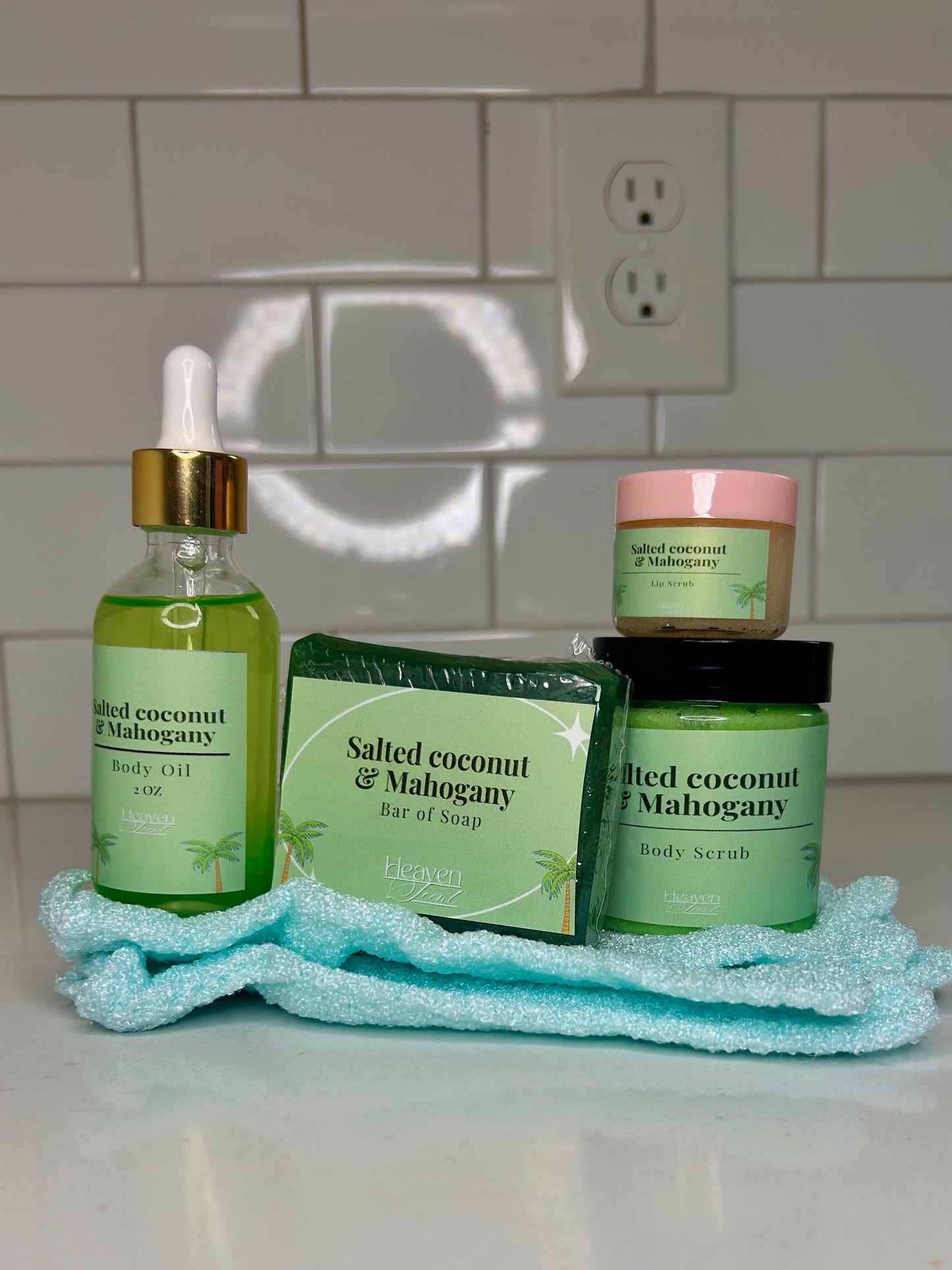 Salted Coconut & Mahogany🌴🥥