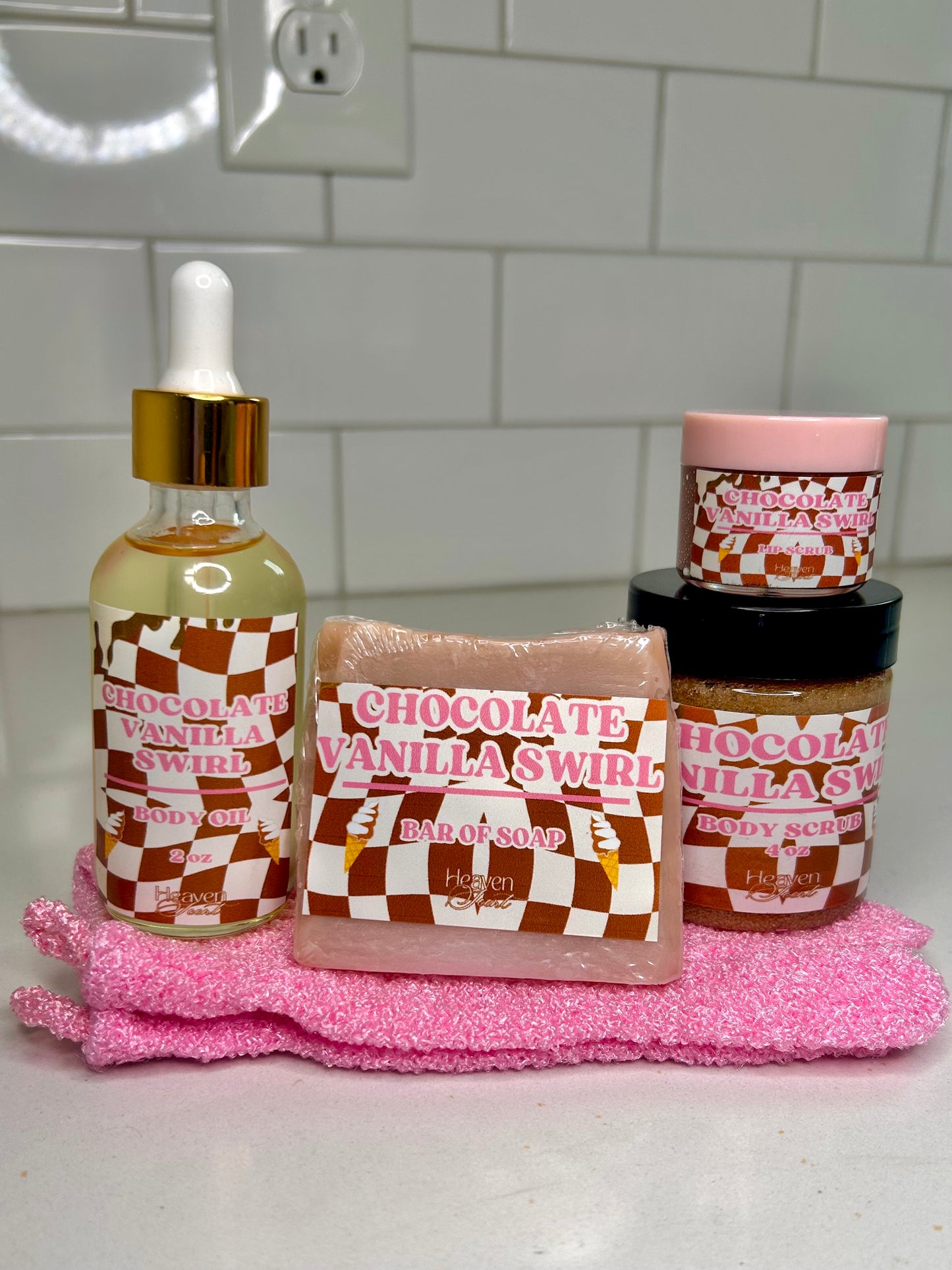 Chocolate Vanilla Swirl🍫🍦